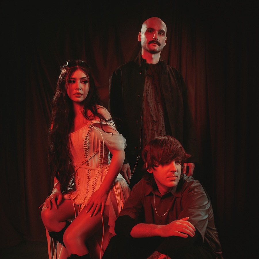 againt-the-current-trianon