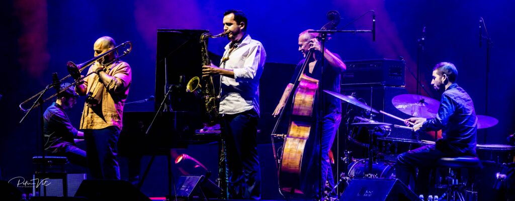avishai-cohen-quintet-trianon