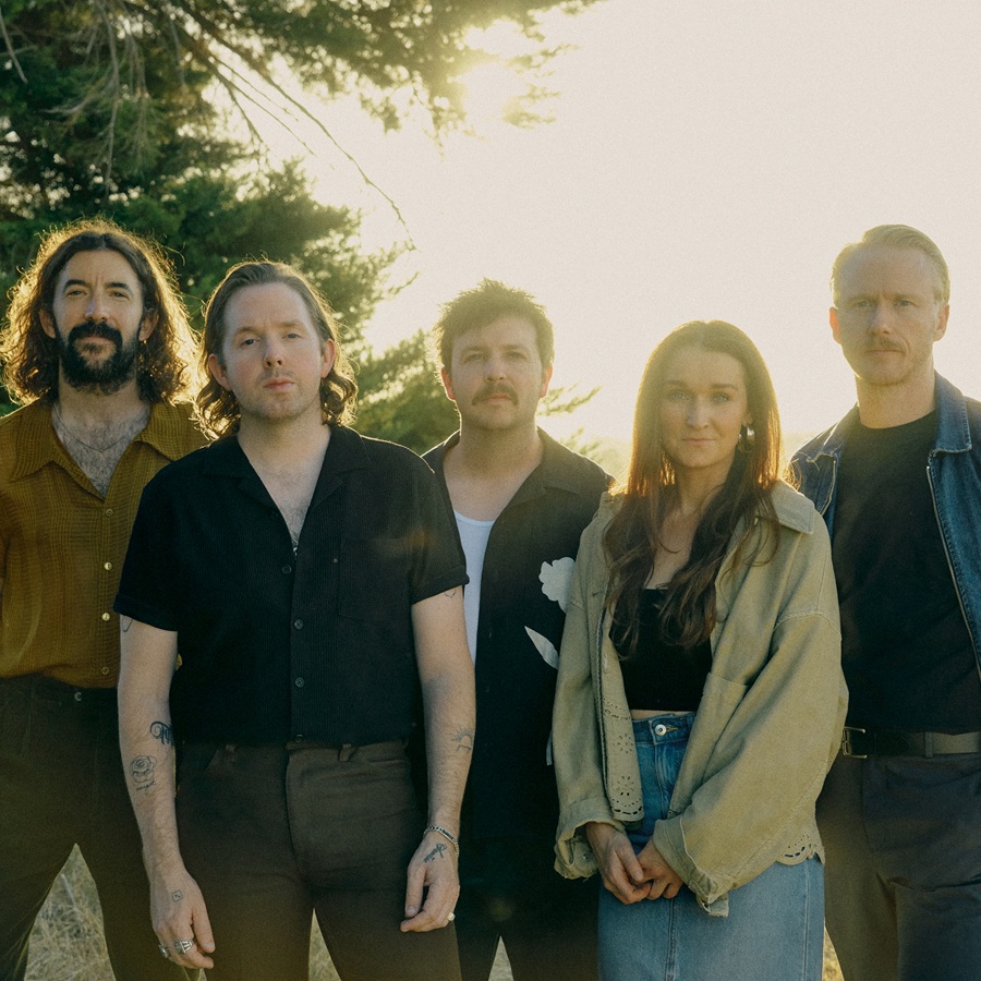 the paper kites_trianon